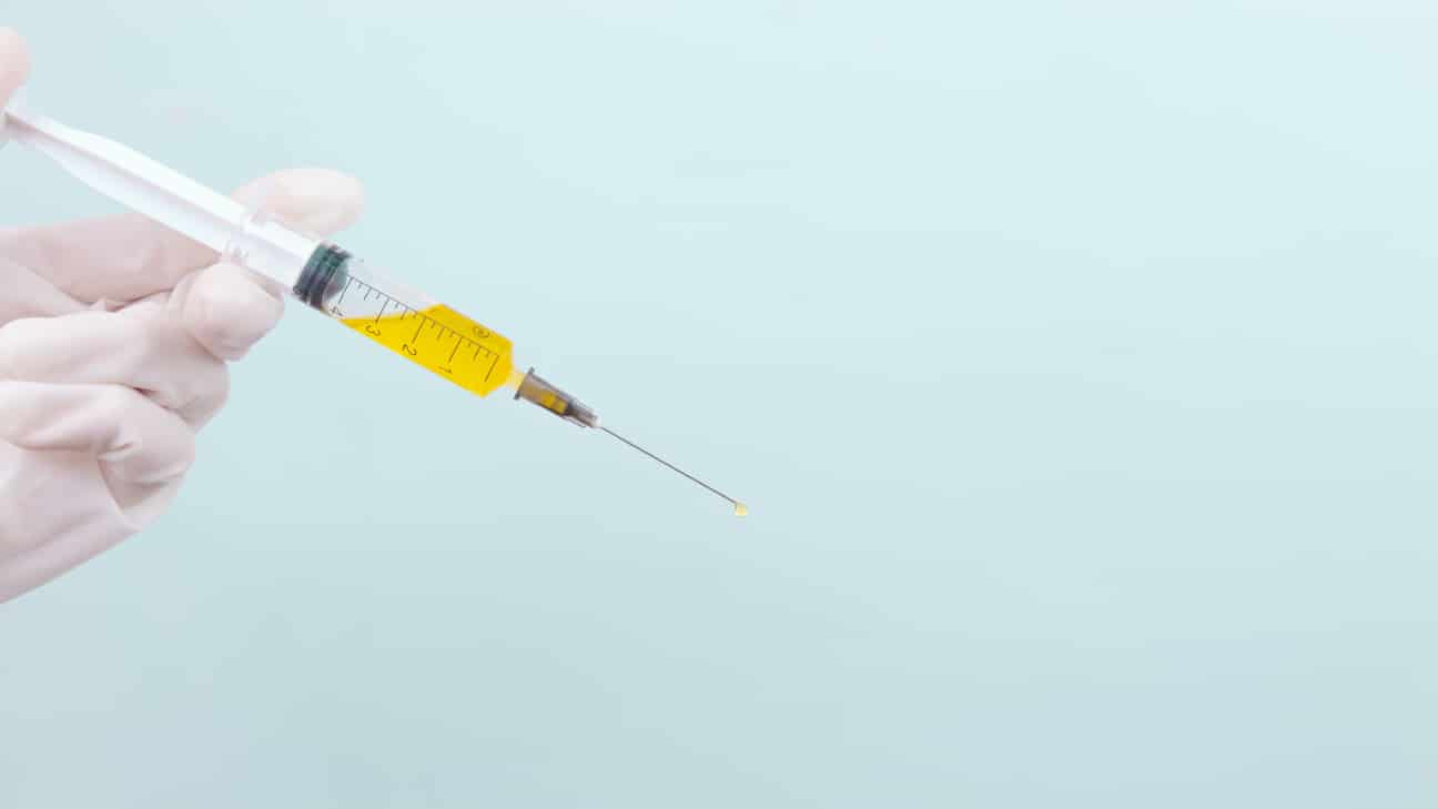 Syringe with platelet-rich plasma